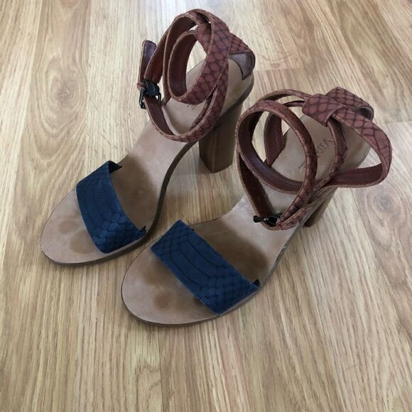 VINCE Naya Leather Snake Embossed Wrap-Around Ankle Strap Sandals - Picture 5 of 11